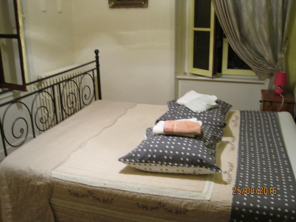 Hotel Le Commerce Neuville  Екстериор снимка