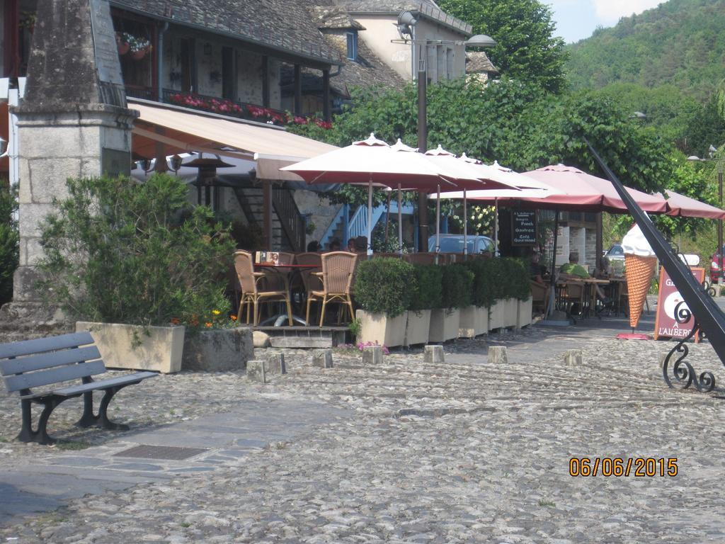 Hotel Le Commerce Neuville  Екстериор снимка