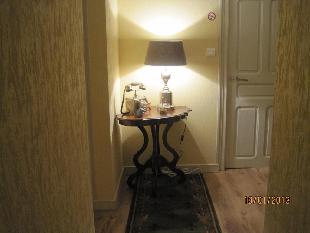 Hotel Le Commerce Neuville  Стая снимка