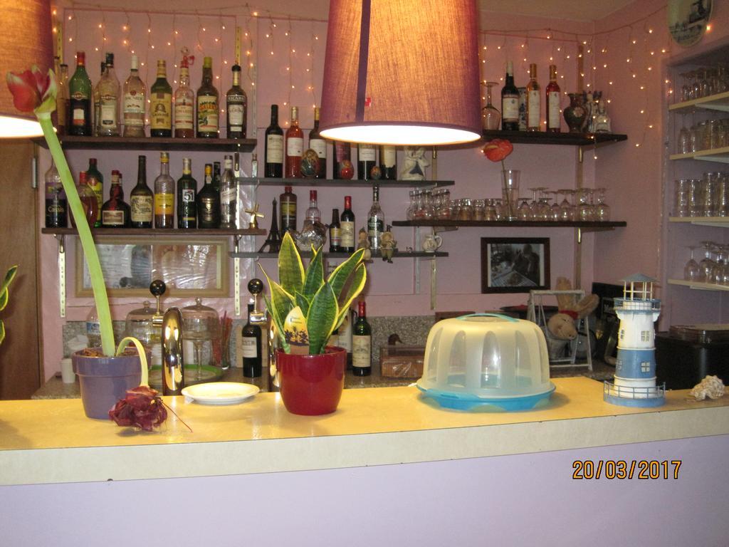 Hotel Le Commerce Neuville  Екстериор снимка